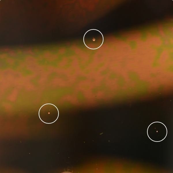 細かいピンホール（ポリカーボネート商品）