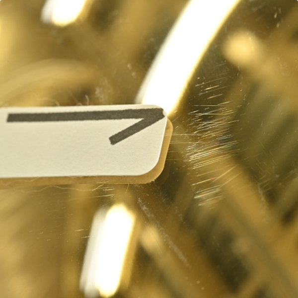 ヘアライン状の傷（ポリカ商品）